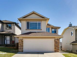 63 W Westmount Cir, Okotoks, AB T1S 0B7