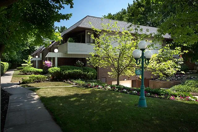 Fairfield Townhouses at Lawrence — Photo 2