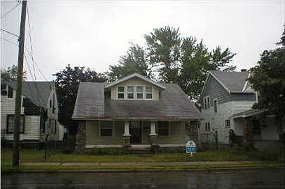 2nd image of 914 Burton St SE
