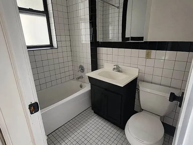 1546 Madison Ave #2A — Photo 4