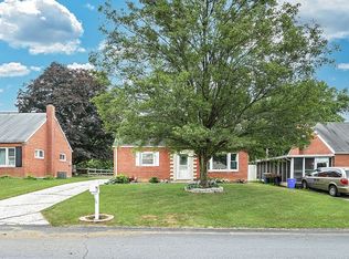 62 Woodward Dr, York, PA 17406