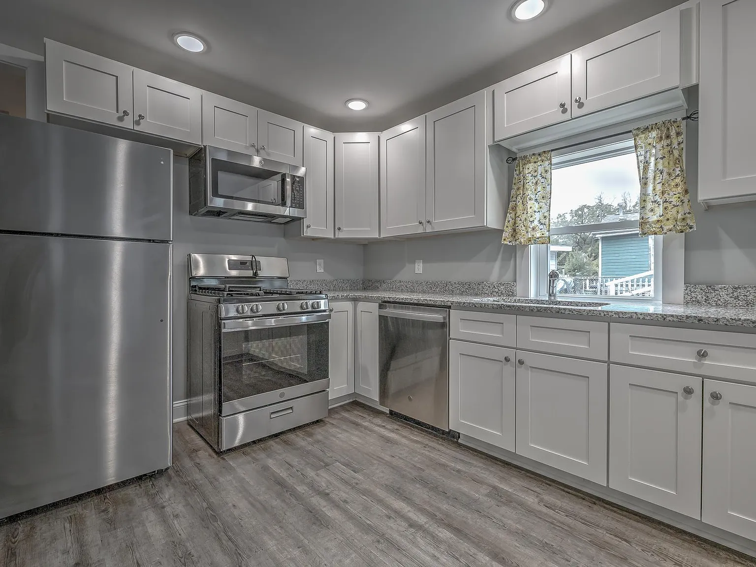 3 bed, 1300 sqft, $1,600 — Photo 3