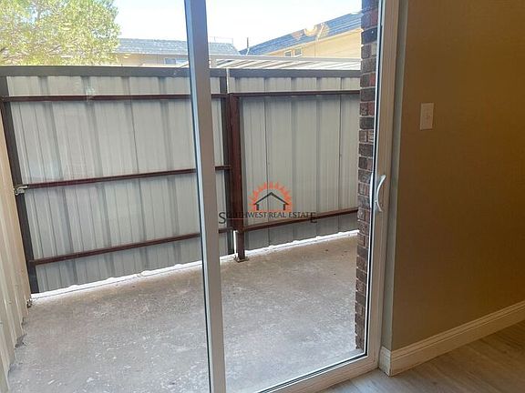 5th image of 1025 W 18th St #27