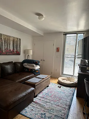 Rented by FLATS & PADS LLC | media 6