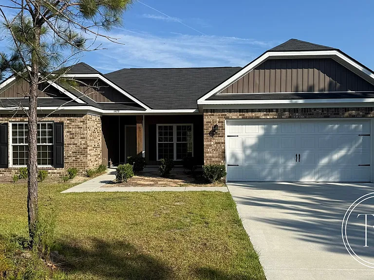 1479 SE Arnold Dr — Photo 2