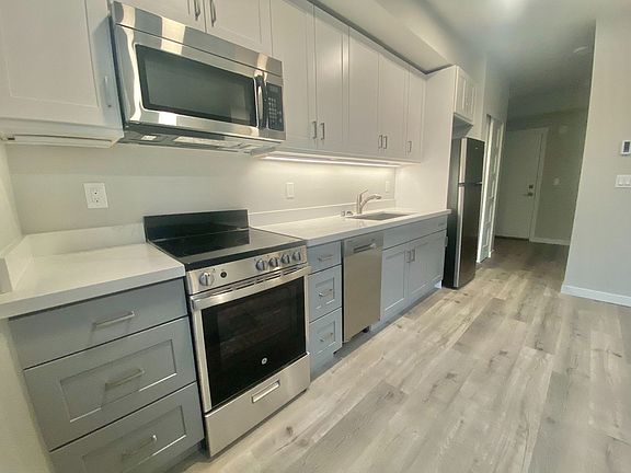 5th image of 5521 15th Ave NE #103