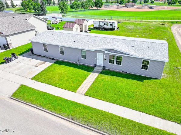 1621 Bison Dr, Williston, ND 58801