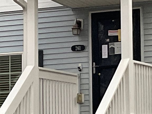 3rd image of 261 SE Booth Ave