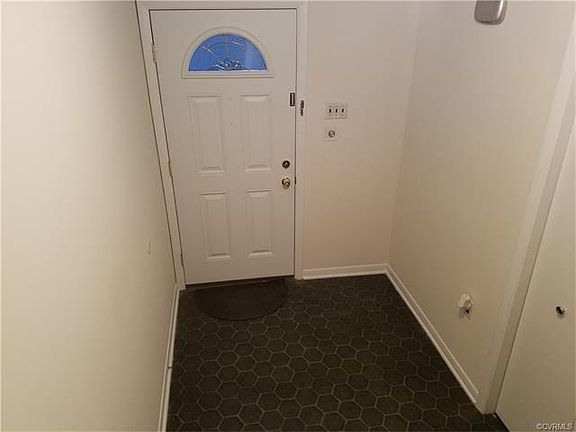 5th image of 308 Southern Ct
