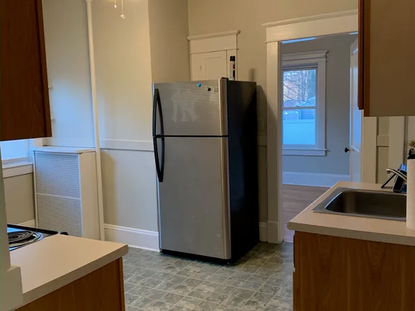 105 Lyman St #1R, South Hadley, MA 01075