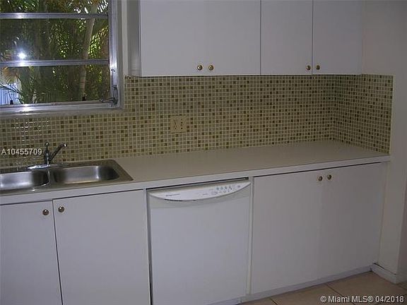 4th image of 1128 Cotorro Ave