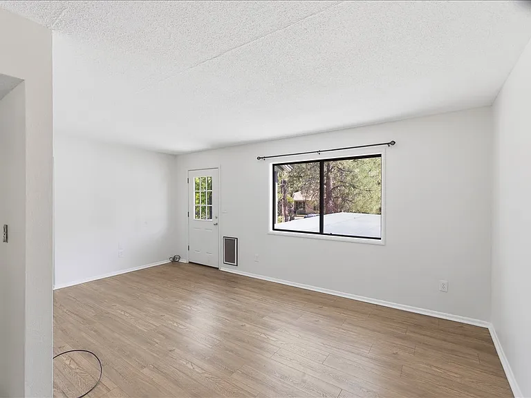 1020 Heap Ave — Photo 3