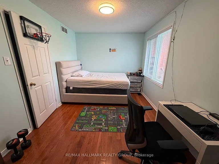 418 Somerset St W — Photo 6