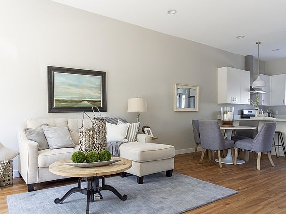 5th image of 207 24th Ave NE #4