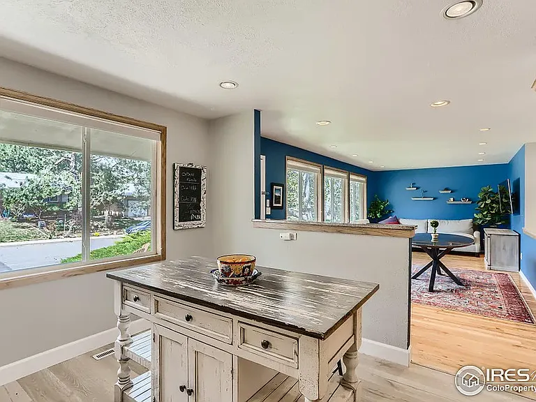 1310 Claremont Dr — Photo 9