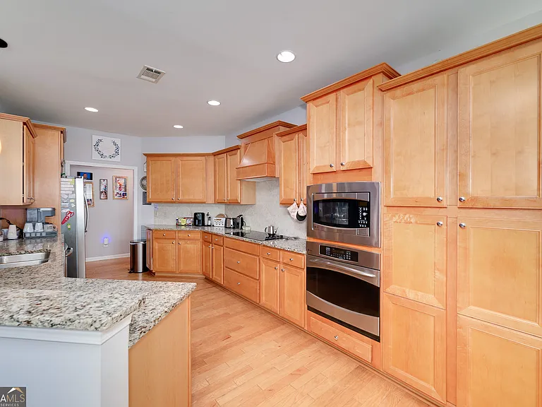230 Begonia Ct — Photo 12