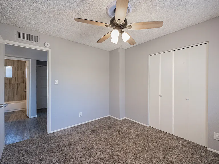 4704 S La Rosa Dr — Photo 22