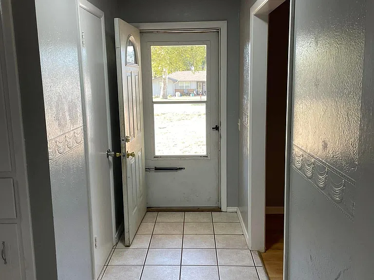 403 E Tenneppe — Photo 6