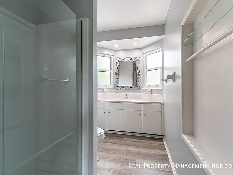 535 Oxford Dr — Photo 18