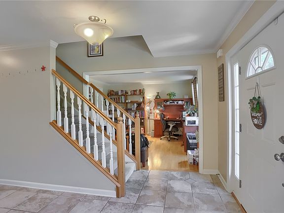 4th image of 306 Providence Dr