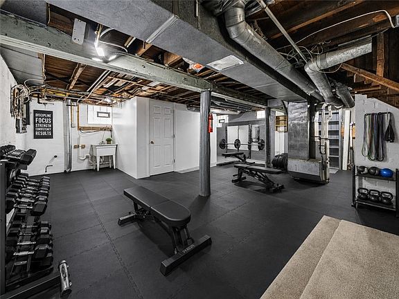 3rd image of 3989 Lake Ave