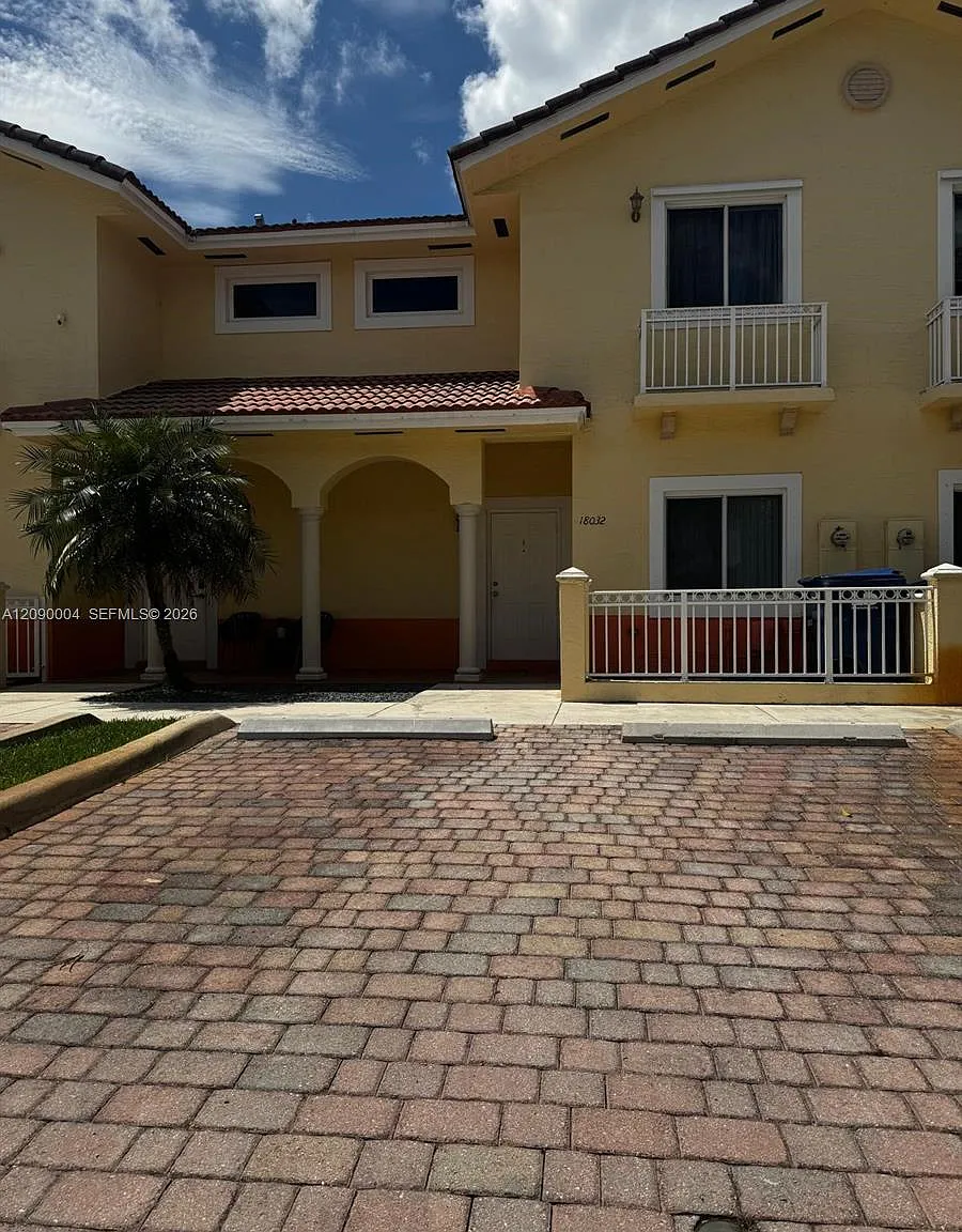 Tuscan Lake Villas — Photo 1