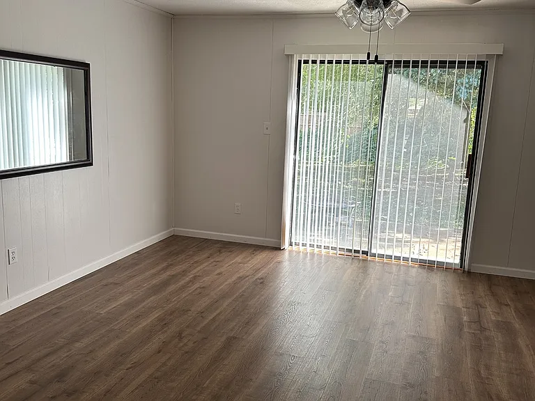 1905 Rosemond Ave — Photo 6