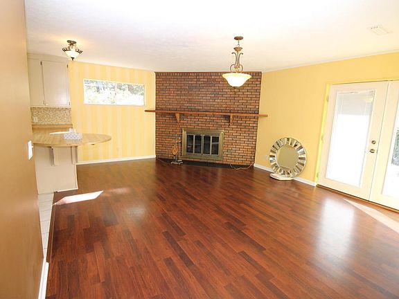 2nd image of 416 Shade St