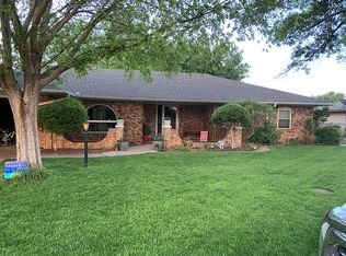 610 Oak Dr, Weatherford, OK 73096