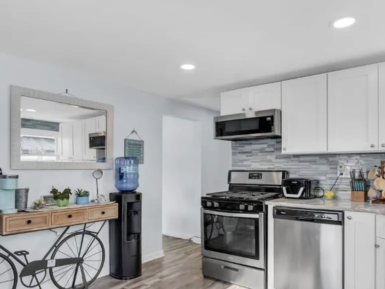 1510R Bay Blvd — Photo 7