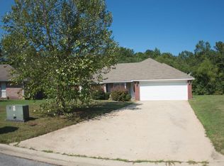 829 Rockcliffe Cir, Tupelo, MS 38804