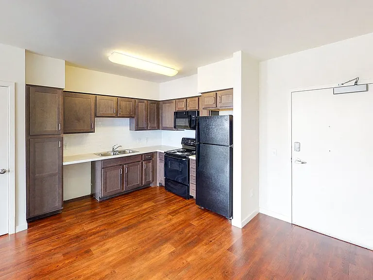 Legacy Pointe at Poindexter Apartments — Photo 17