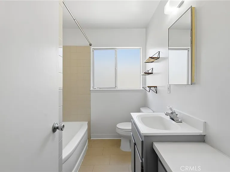 4450 Matilija Ave — Photo 24