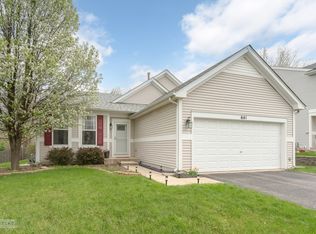 641 Hamilton Ln, North Aurora, IL 60542