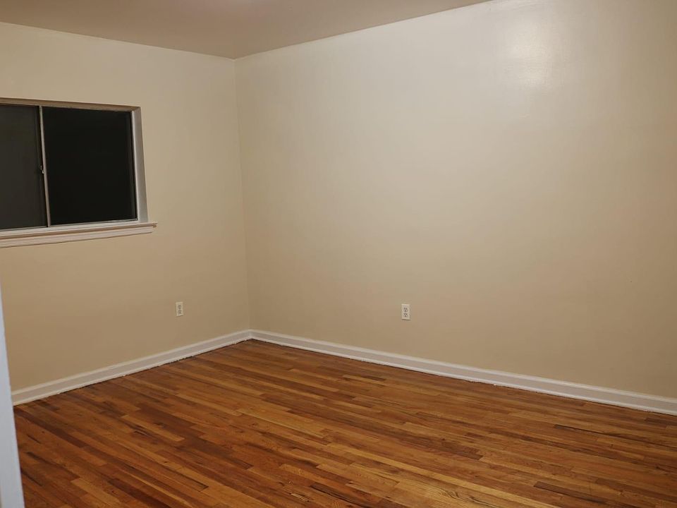 1st image of 2943 Kingsland Ave #3