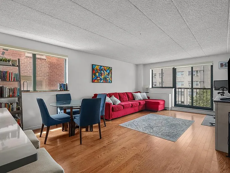 3220 Fairfield Ave #4D — Photo 3