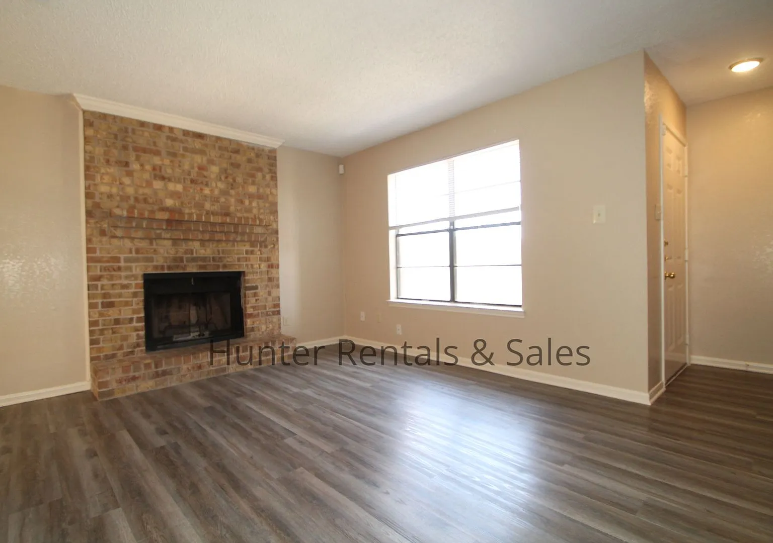 Updated 2-Bedroom Townhome with Modern Finishes in Prime Killeen Location — Photo 3