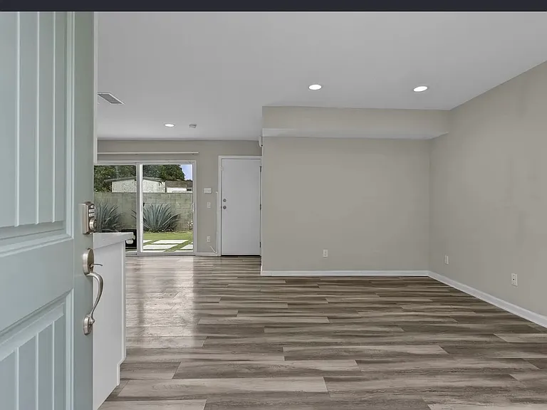 7540 Lindley Ave — Photo 12