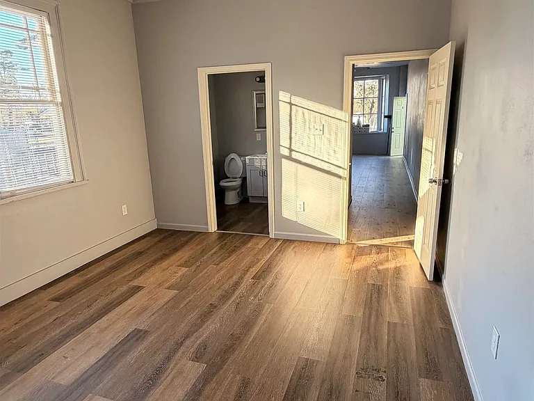 1346 Main St #A — Photo 9