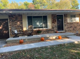 2826 S Woodland Hills Dr E, Warsaw, IN 46580