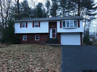 400 Ridgehill Rd, Schenectady, NY 12303