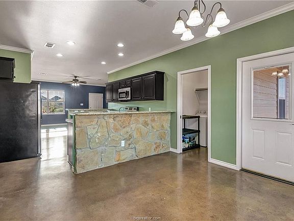 4th image of 404 Deacon Dr