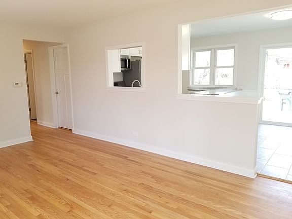 3rd image of 890 E Lilly Ln