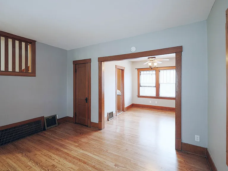 4648 Farnam St — Photo 17