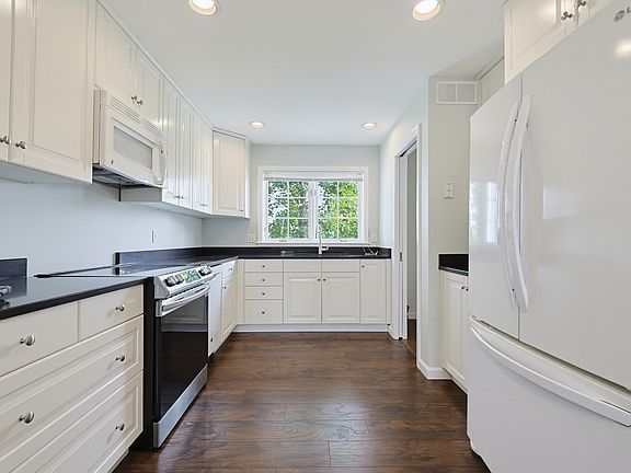 5th image of 15 Kings Way Unit 4