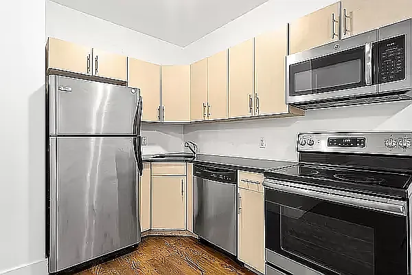 Building Photo - 413 Broadway #3R