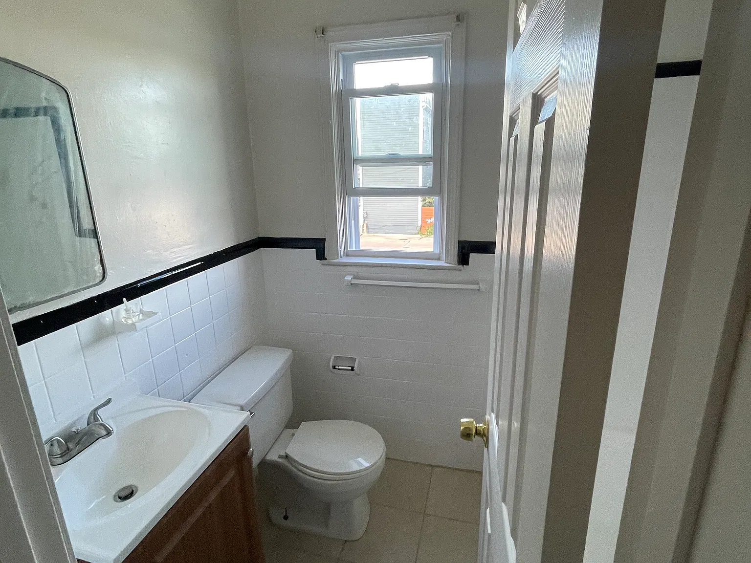 1 bed, 560 sqft, $1,050 — Photo 2