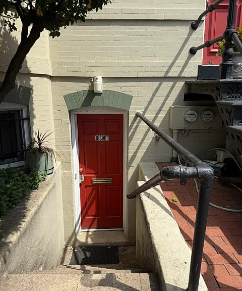1100 E St SE — Photo 4