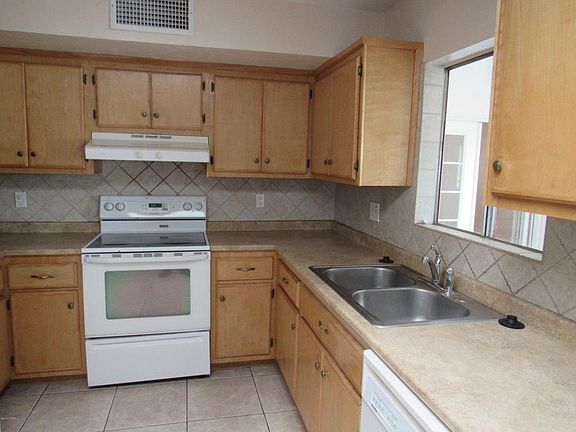 3rd image of 3241 W Calle Fresa