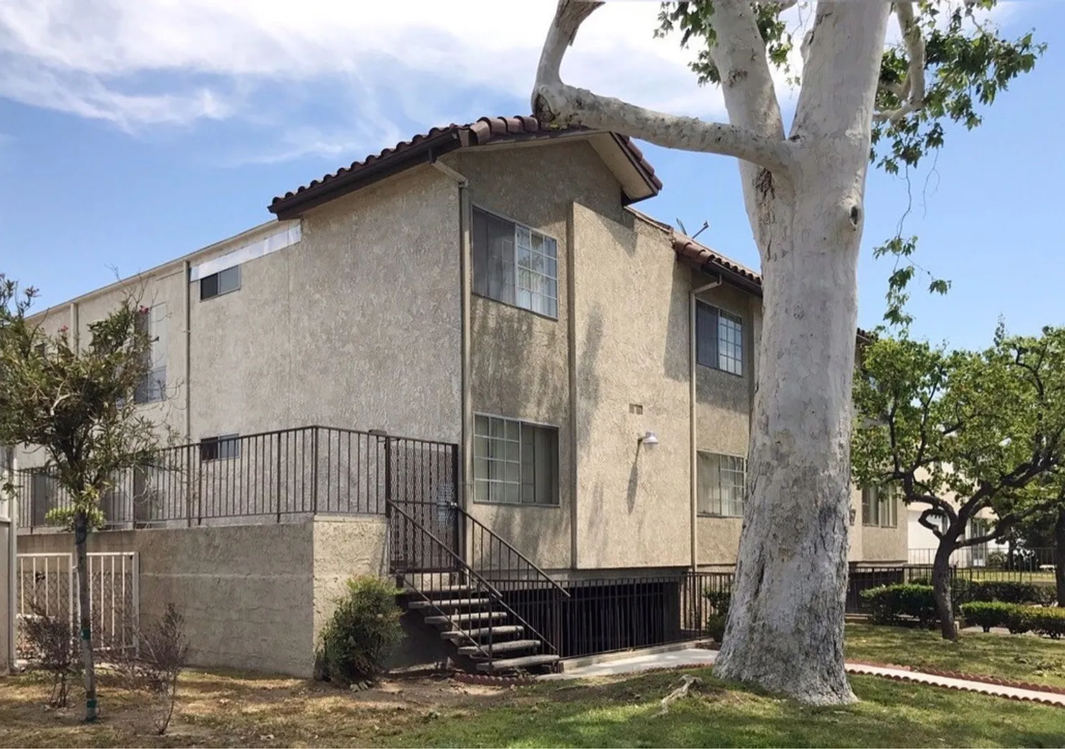 667 W Milford St., Glendale — Photo 2